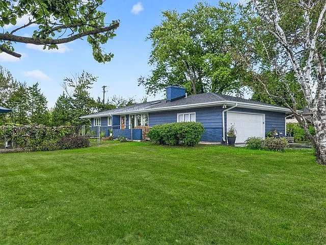 4 Mayflower Dr photo 1