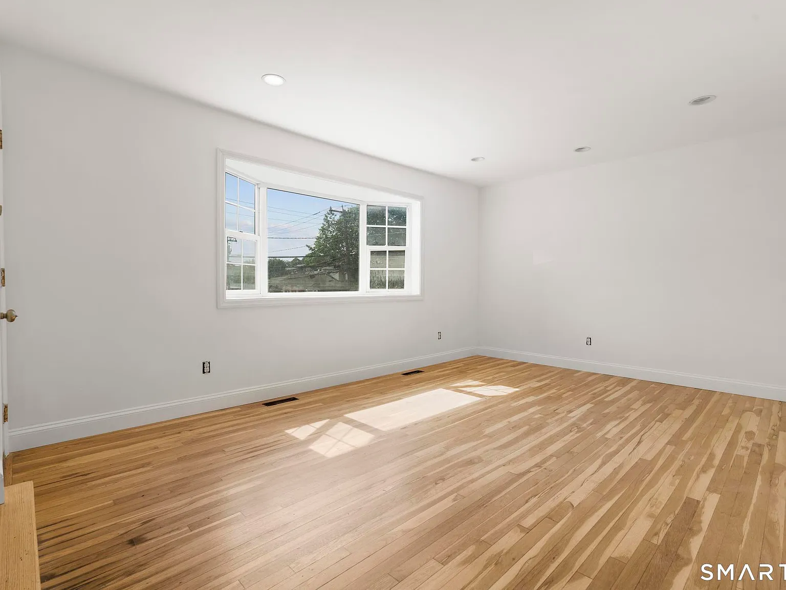 3 bed, 1.5 bath, 993 sqft, $3,500 — Photo 4