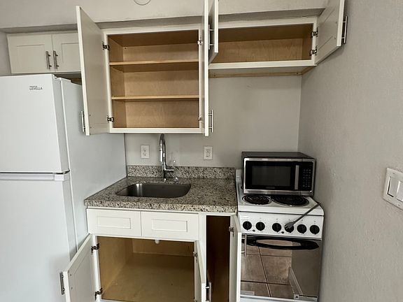 3rd image of 2452 Stella St APT 204