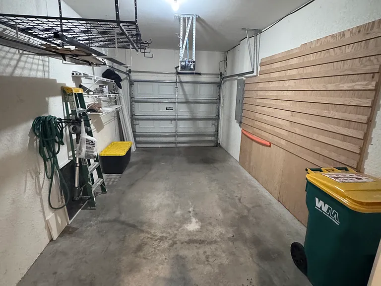 1289 Oxford Ln — Photo 16
