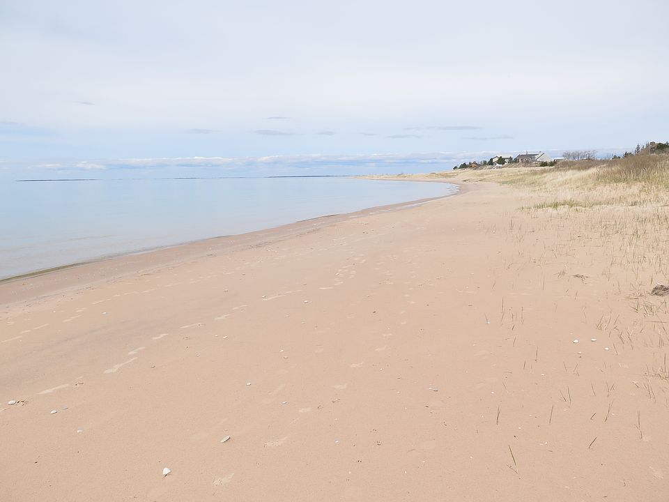1st image of Sturgeon Bay Dr