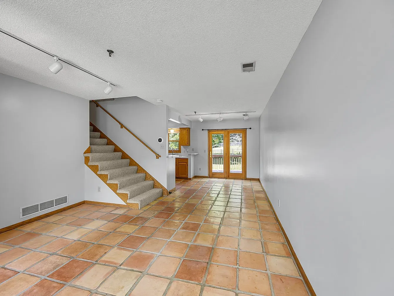 2 bed, 1106 sqft, $900 — Photo 2