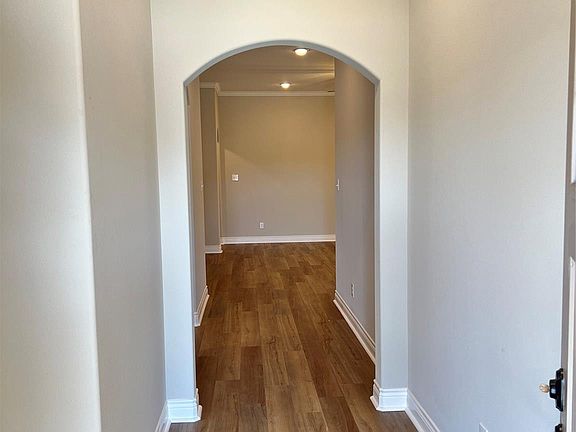 4th image of 706 Greyson Ln
