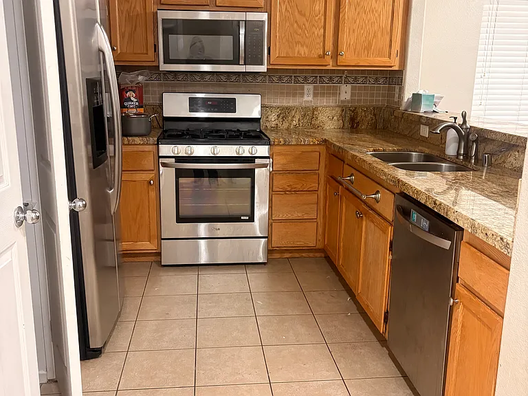 1433 Normandy Dr — Photo 8
