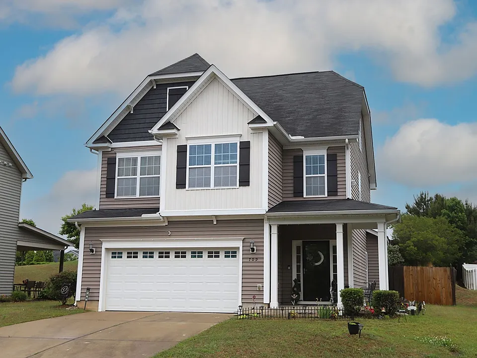 709 Lone Pine Loop