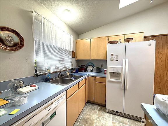 5th image of 1904 NE 95th AVE