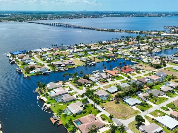 1921 SE 44th St, Cape Coral, FL 33904