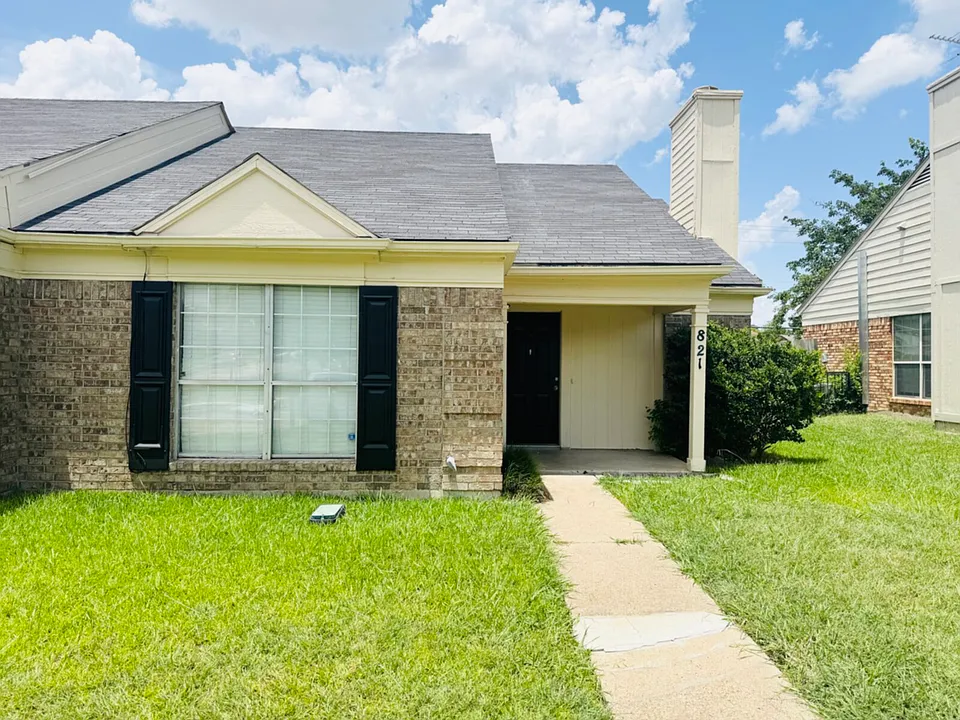 821 Denmark Dr