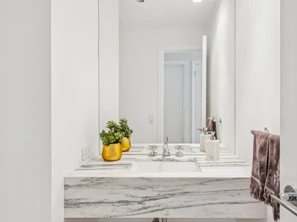 200 East 62nd Street image 7 of 14