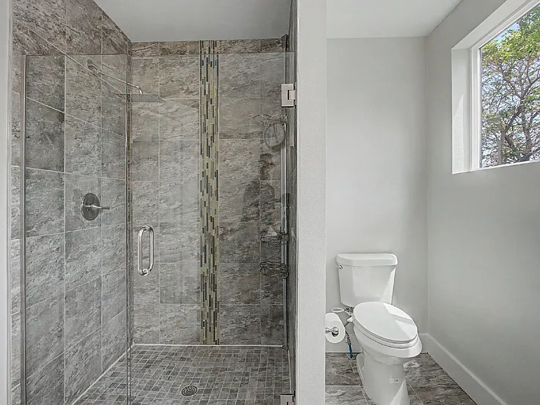 1230 N Logan St — Photo 30