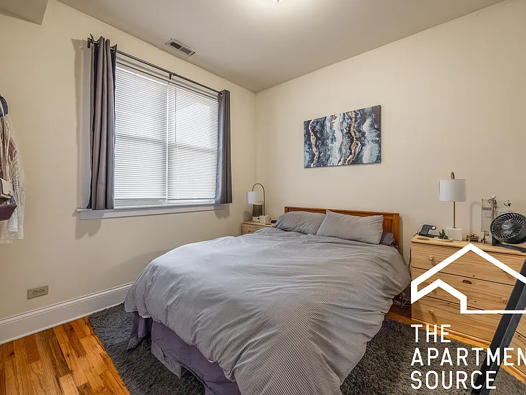 1935 N Wood St #4 — Photo 9