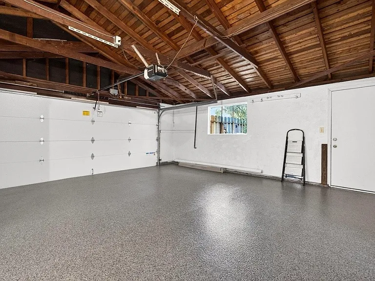 136 Ardith Dr — Photo 16