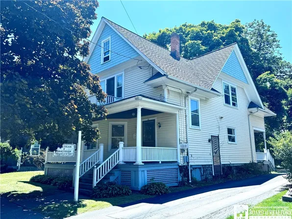 32 White St, Fredonia, NY 14063