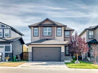 8 W Lakewood Cir, Strathmore, AB T1P0G9