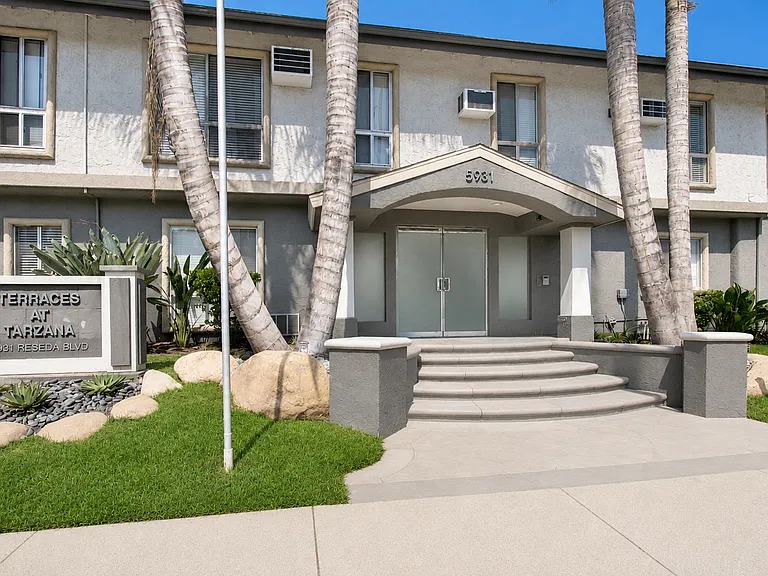 Terraces at Tarzana | 5931 Reseda Blvd — Photo 16