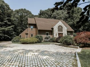 201 Beechwood Dr, Cranston, RI 02921