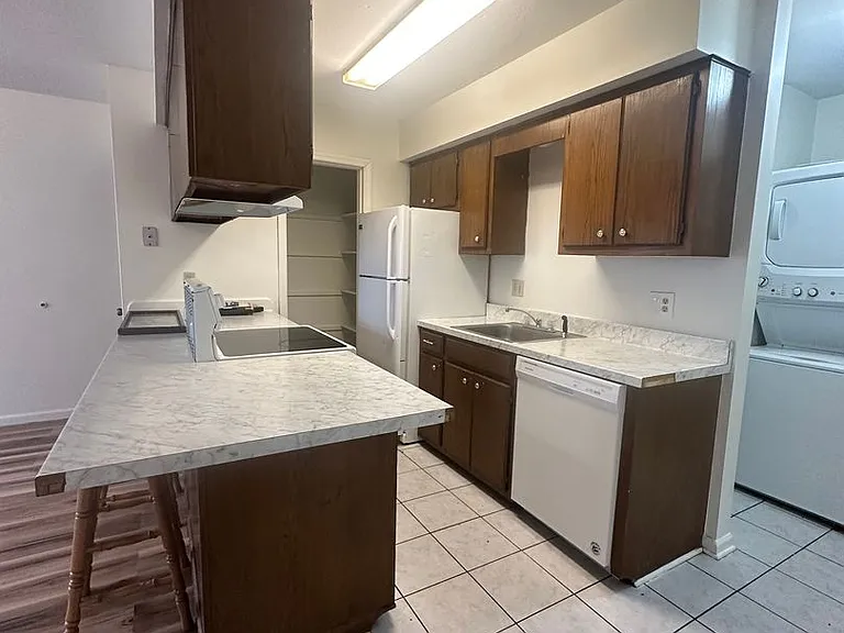 601 Bertig St — Photo 2