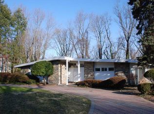 7784 Green Valley Rd, Wyncote, PA 19095