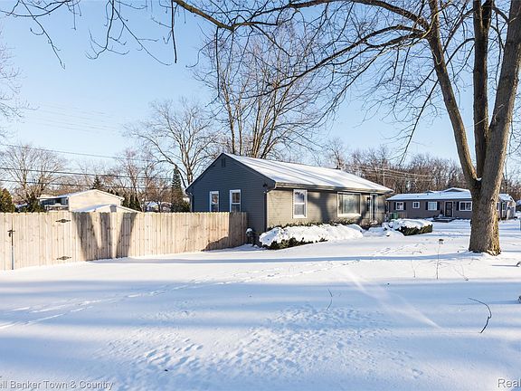 2nd image of 4383 Green Lake Rd