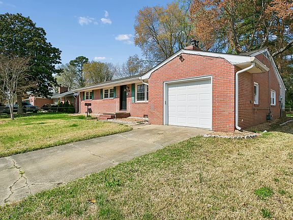 3rd image of 8 Rosewood Ln