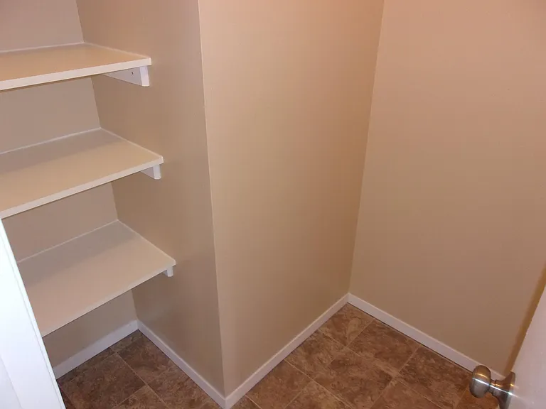 1138 Darby St — Photo 5