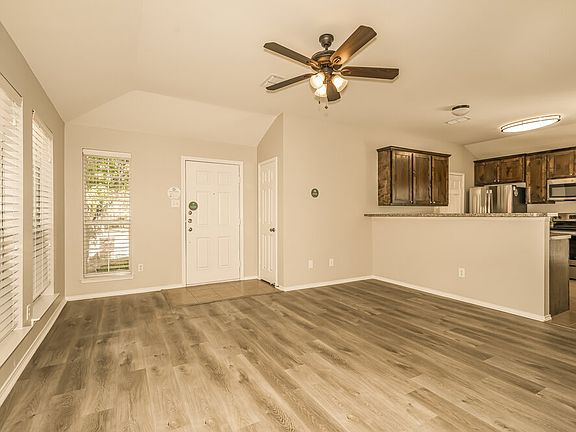 4th image of 1108 Savage Dr