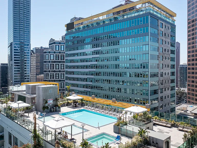 Skylux on Wilshire — Photo 35