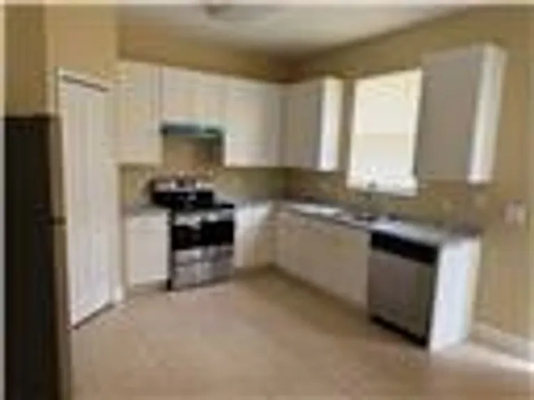 933 Whispering Cypress Ln — Photo 2