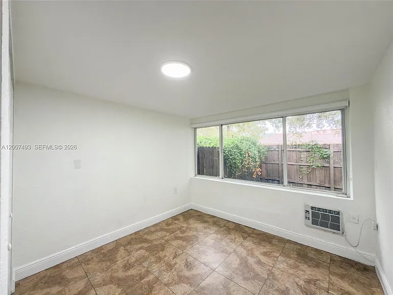 410 Pinecrest Dr — Photo 11