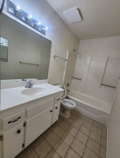 2 bed, 850 sqft, $1,700 — Photo 2