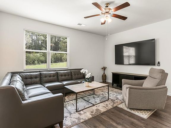 3rd image of 3688 Chevington Ct SE