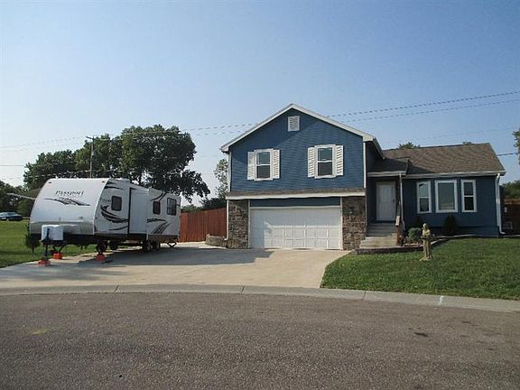5th image of 901 Dagen Ln