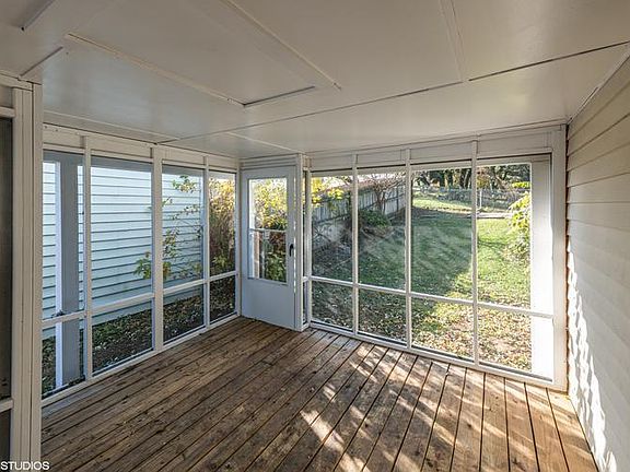.Screened porch