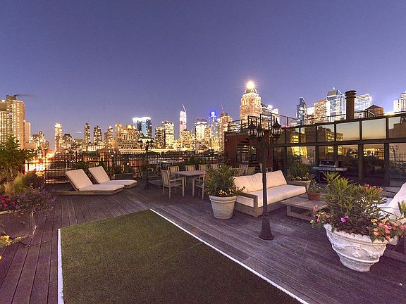 3rd image of 454 W 46th St