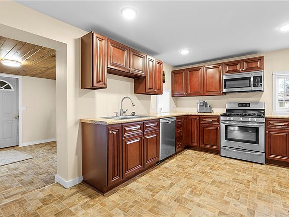 5th image of 3079 Wingert Rd