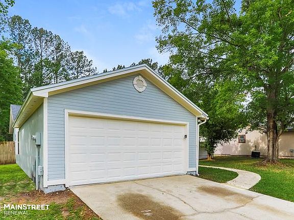 3rd image of 8720 N Huntington Woods Cir