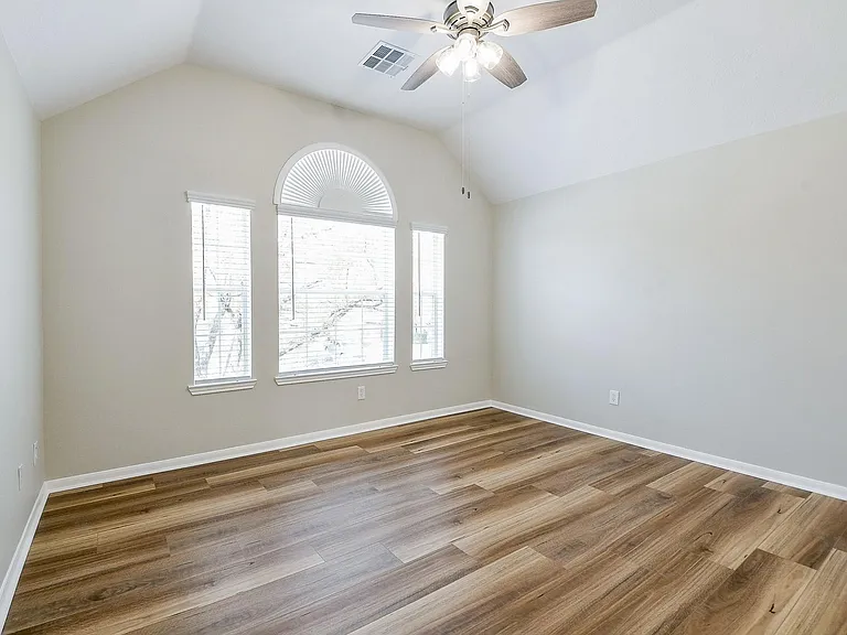 815 Robins Way — Photo 40