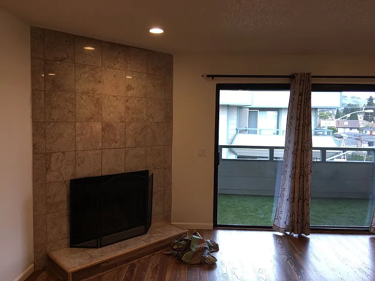 2077 Washington Ave — Photo 1