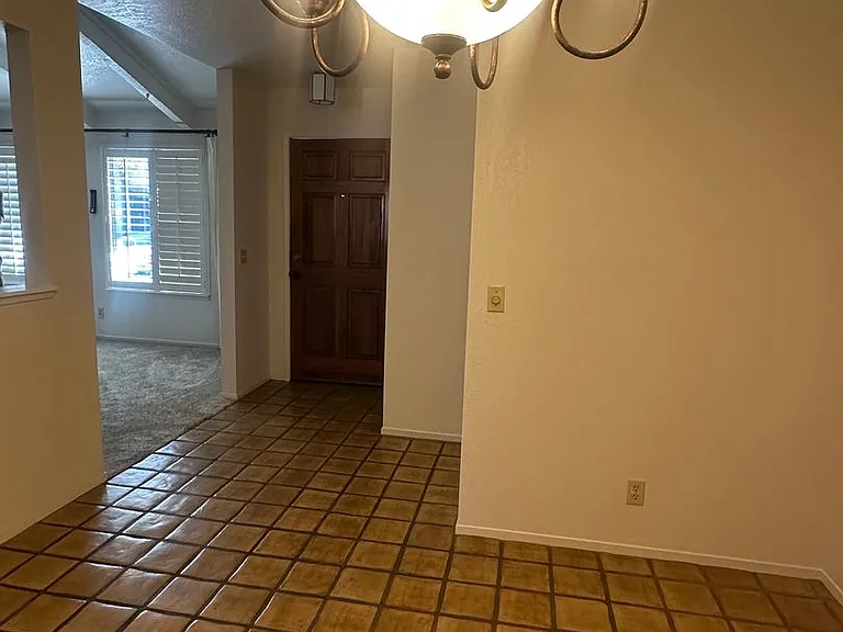 923 Greenfield Ave — Photo 13