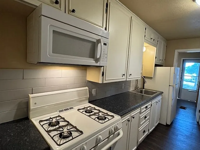 306 E Mosier St — Photo 3