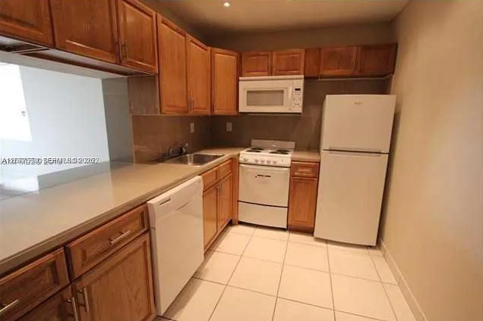 Westland Gardens Condo — Photo 1