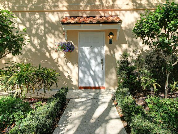 3rd image of 4 Live Oak Cir