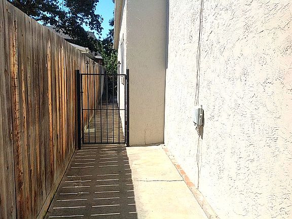 4th image of 451 3rd Ave