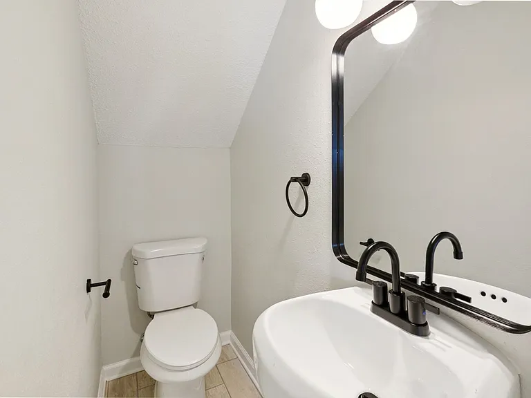 1116 Tallow Tree Ln #9 — Photo 11