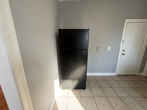 5th image of 222 51st St #19