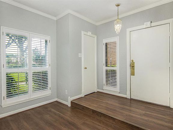 3rd image of 5954 Woodway Place Ct