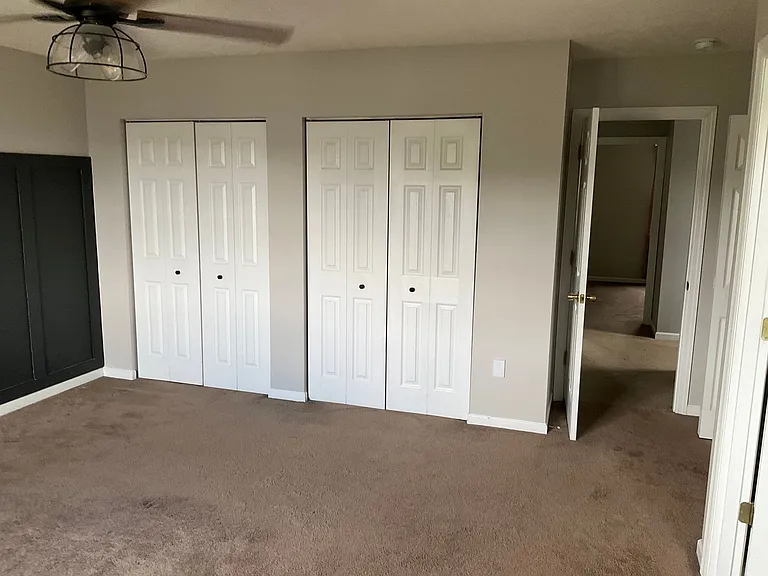 1049 Royal Dr — Photo 27
