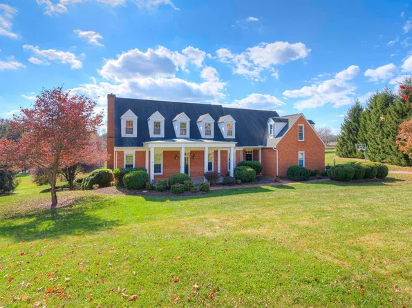 140 Emerald Blvd NW, Christiansburg, VA 24073
