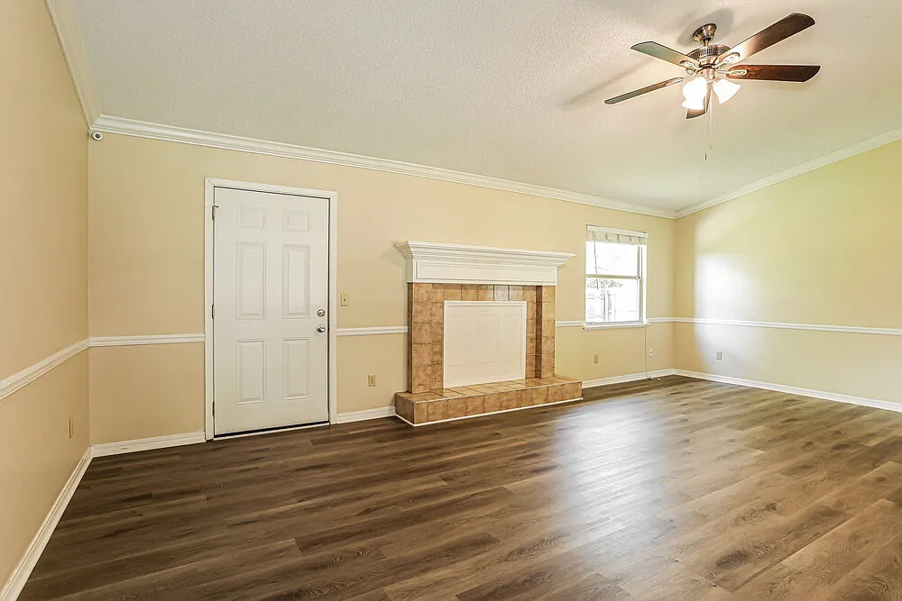 3 bed, 2.0 bath, 1606 sqft, $1,910 — Photo 4