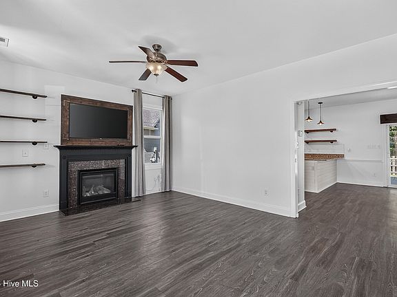 5th image of 804 Oleander Street